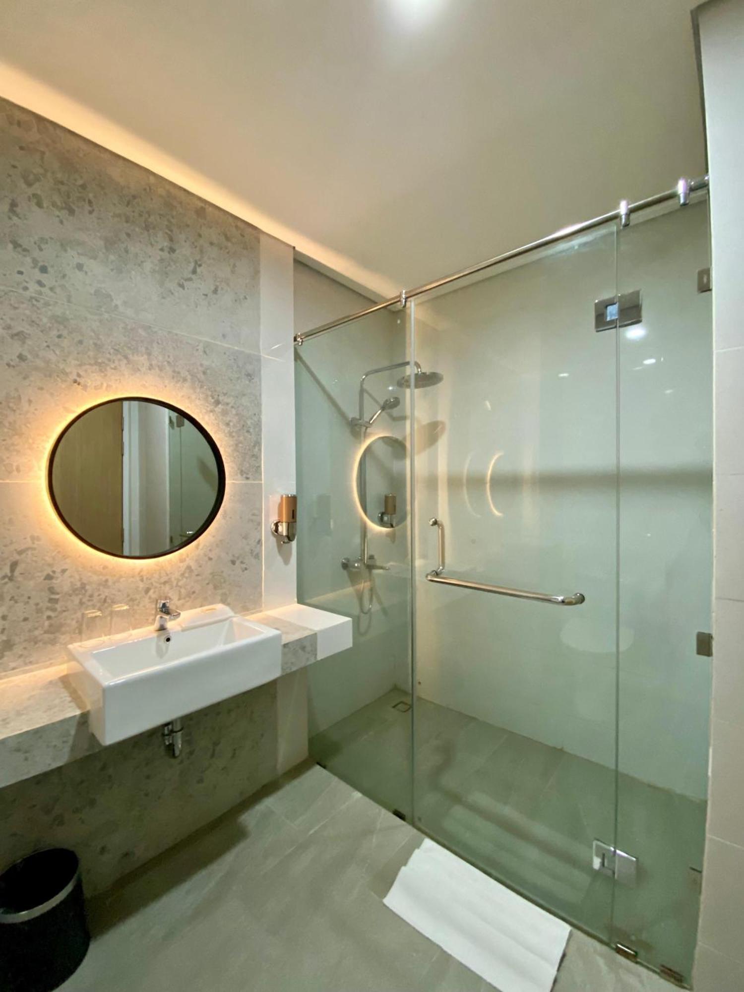 Opi Indah Hotel Palembang Exterior photo