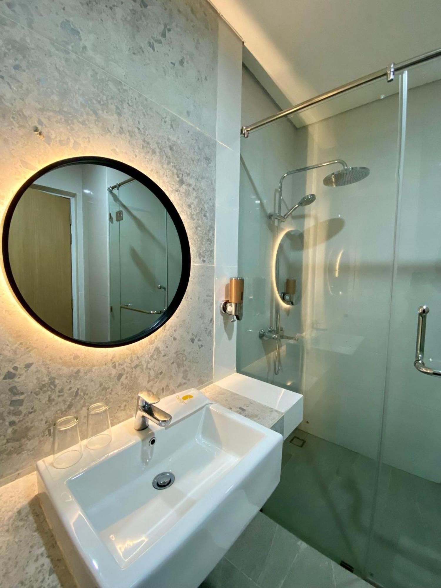 Opi Indah Hotel Palembang Exterior photo