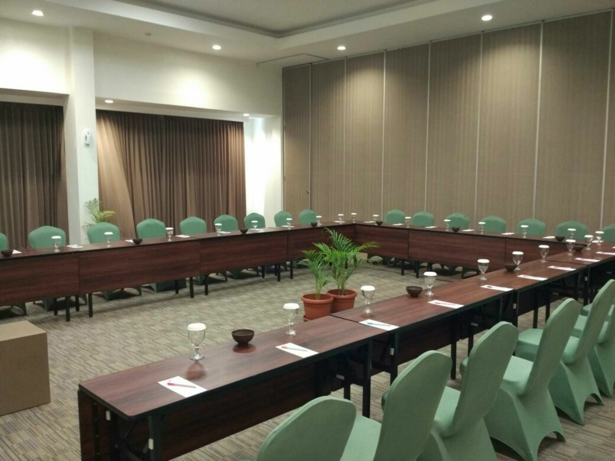 Opi Indah Hotel Palembang Exterior photo